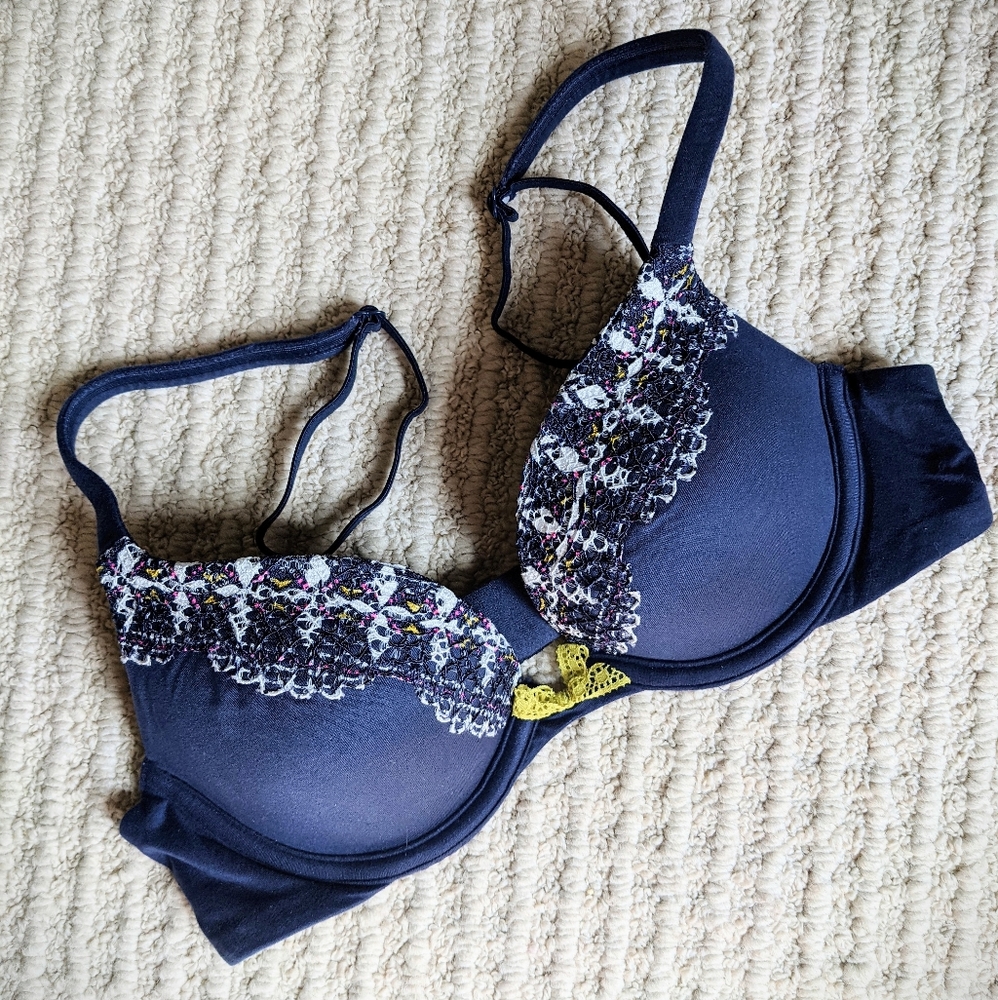 Victoria's Secret 32A Pushup Bra